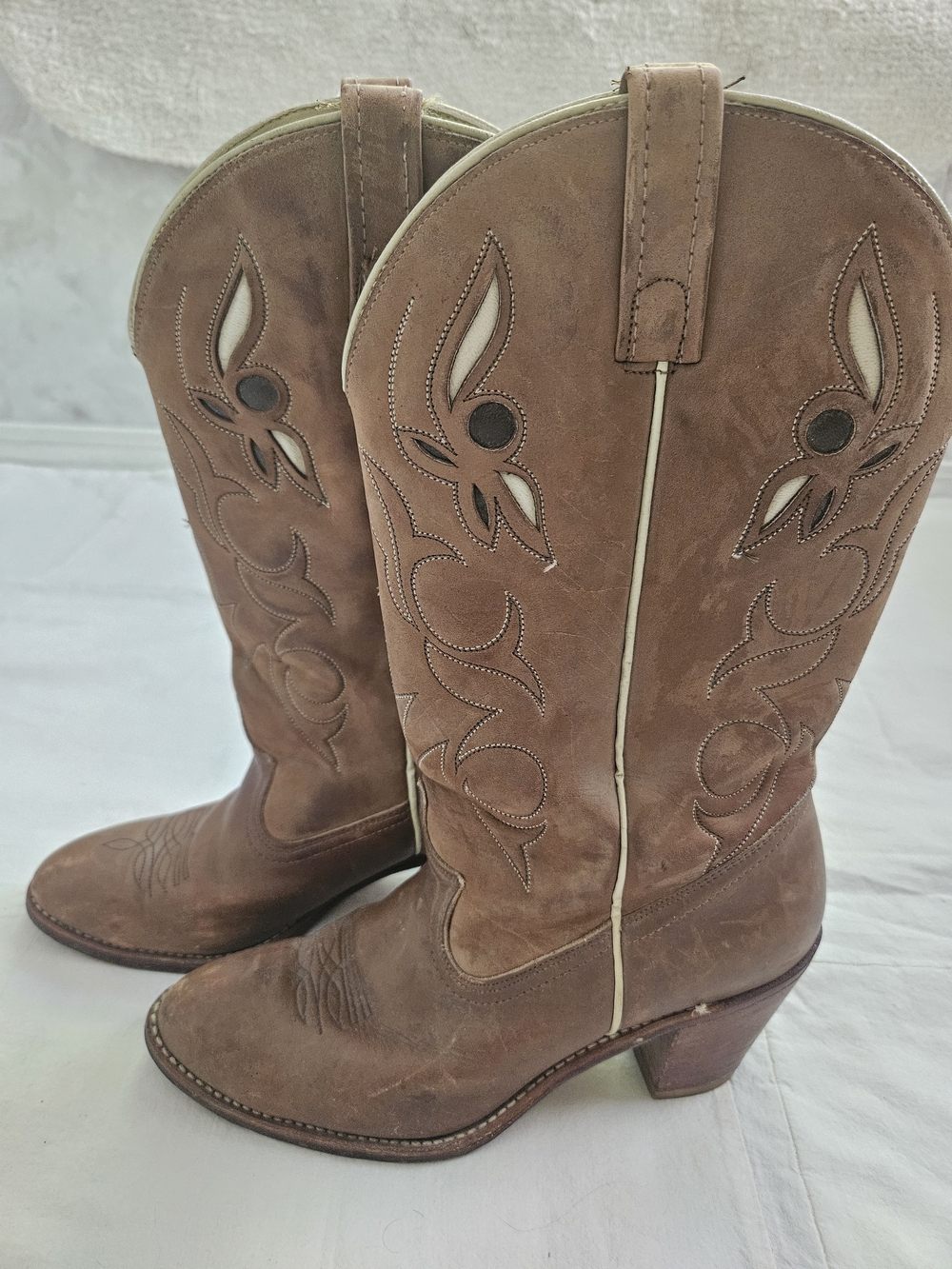 Women's 9.5 Acme Brown Leather Western Boots - Classic Cowboy Style